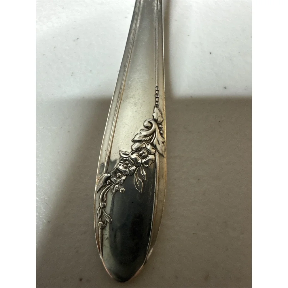 ONEIDA Community QUEEN BESS II Silverplate Flatware Round Serving Spoon